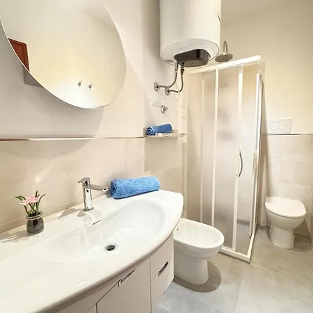 Apartment Lira